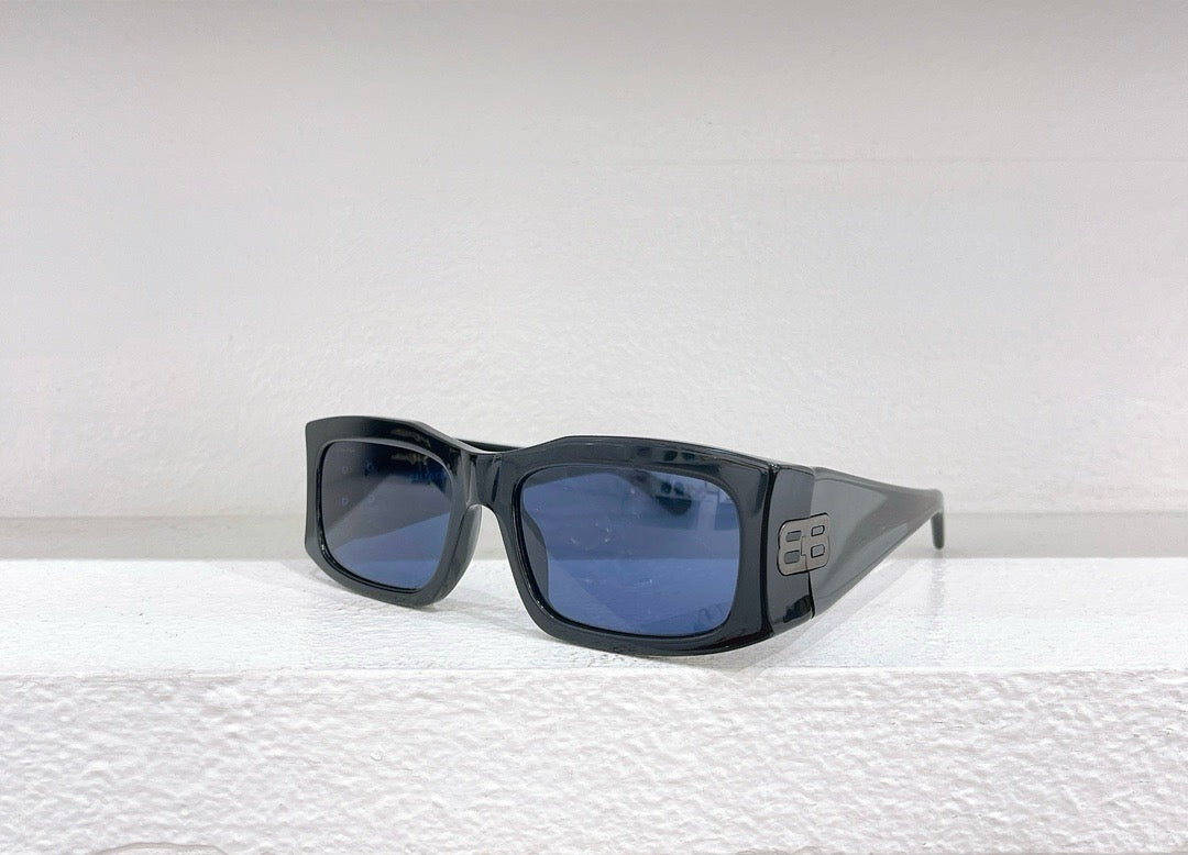 Black,White,Blue and Brown Sunglass