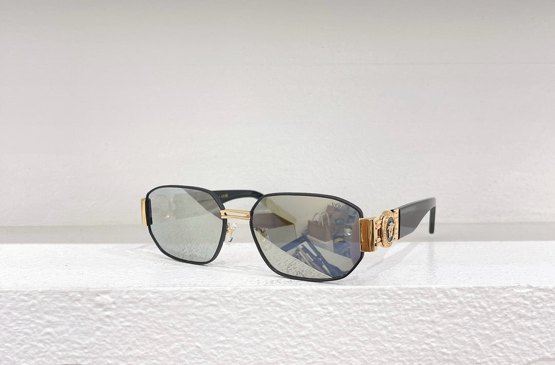 Black,Blue,White and Brown Sunglass