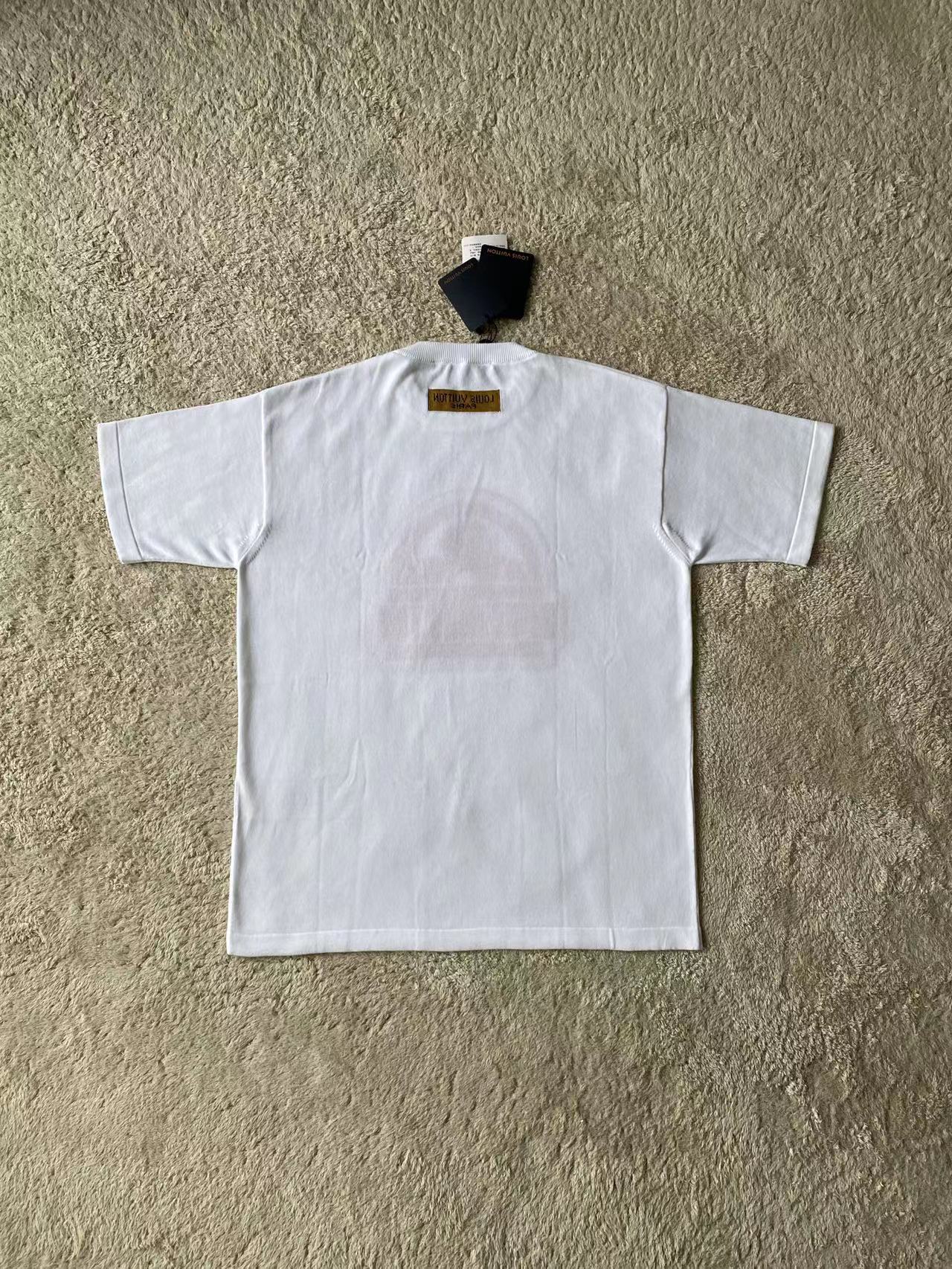 White T-shirt - Size L